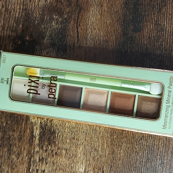 NIB Pixi Mesmerizing Minerl Eyeshadow Palette in Copper Peach - Picture 2 of 2